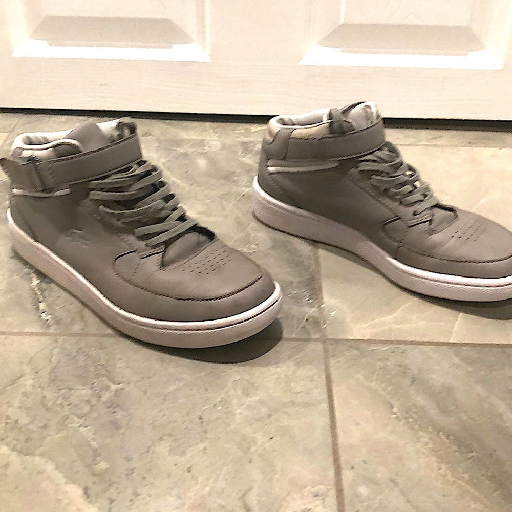 Lascoste Mid Top Shoe